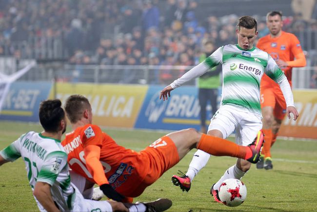 现出惊人的 现出惊人的